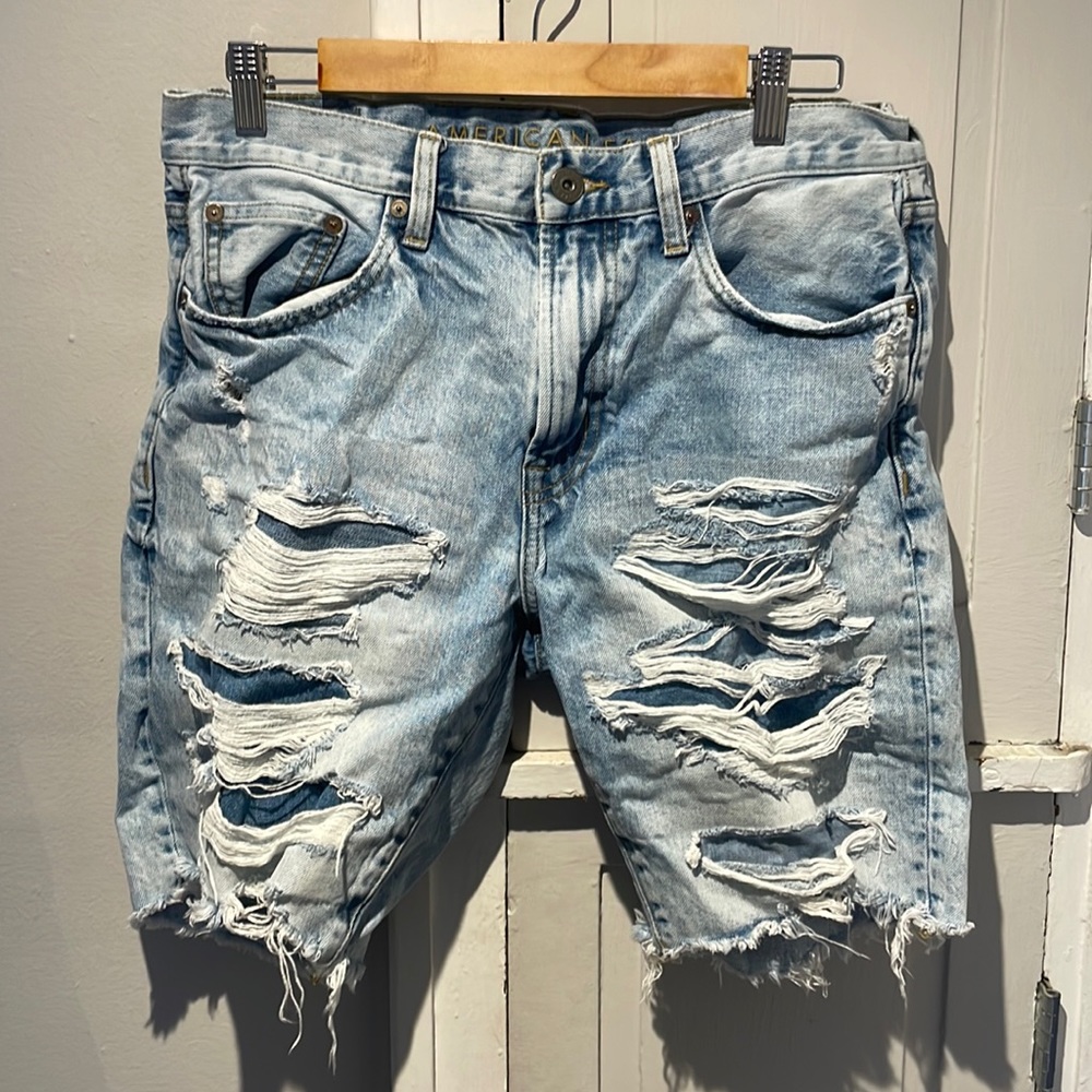 AE Ripped Denim Shorts Men’s 32 Waist